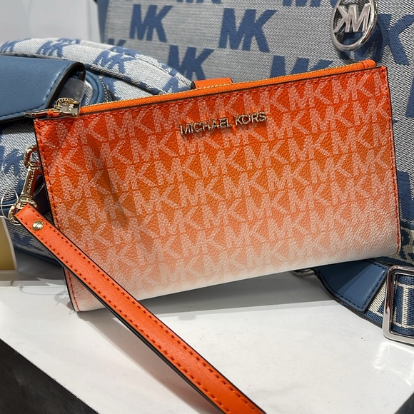 MICHAEL KORS
Jet Set Large Ombré Logo Double-Zip Wristlet-Wallet-Phone Case - Picture 16 of 16